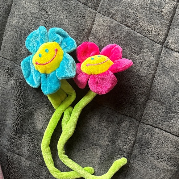 Source Unknown Blue and Pink Plush Flower Duo - Picture 1 of 1